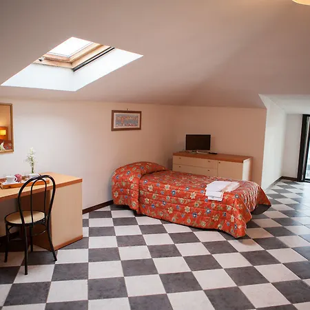 Giada Palace - 2* 루카